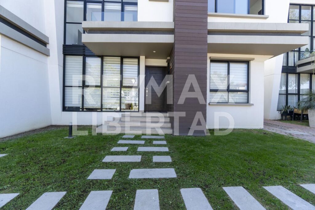 Casa Elegante en Venta – Jardín Europa, Tiquipaya